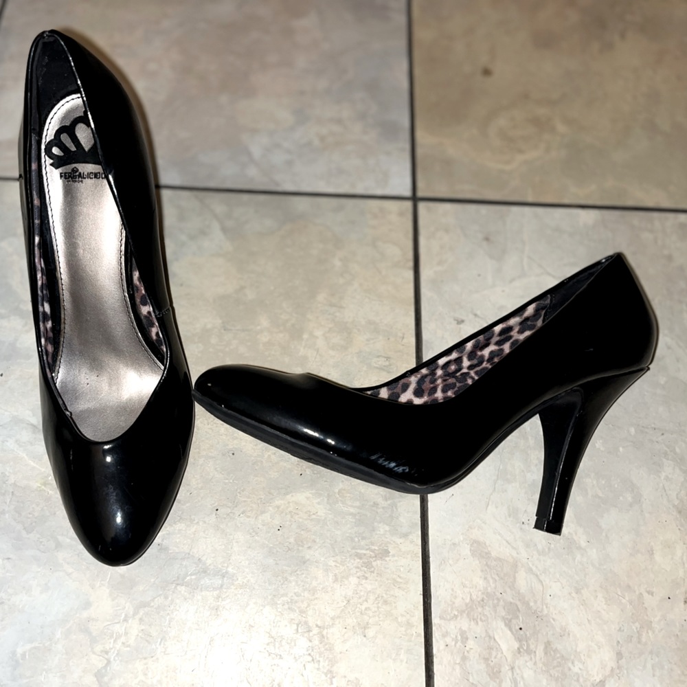 Feegalicious black heels size 7.5